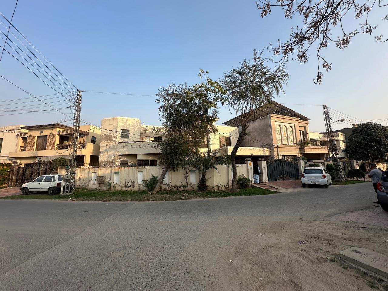 18.5 Marla House for Sale in GG Block, DHA Phase 4 Lahore – Best Price Deal
