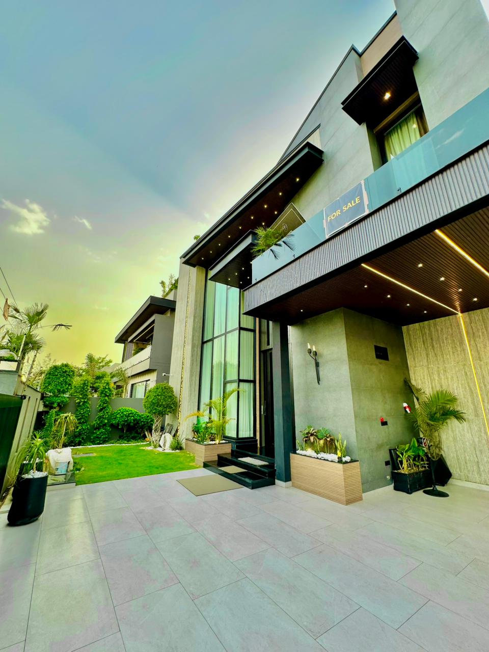 Ultra-Luxury 1 Kanal Designer House for Sale in DHA Phase 6 Lahore