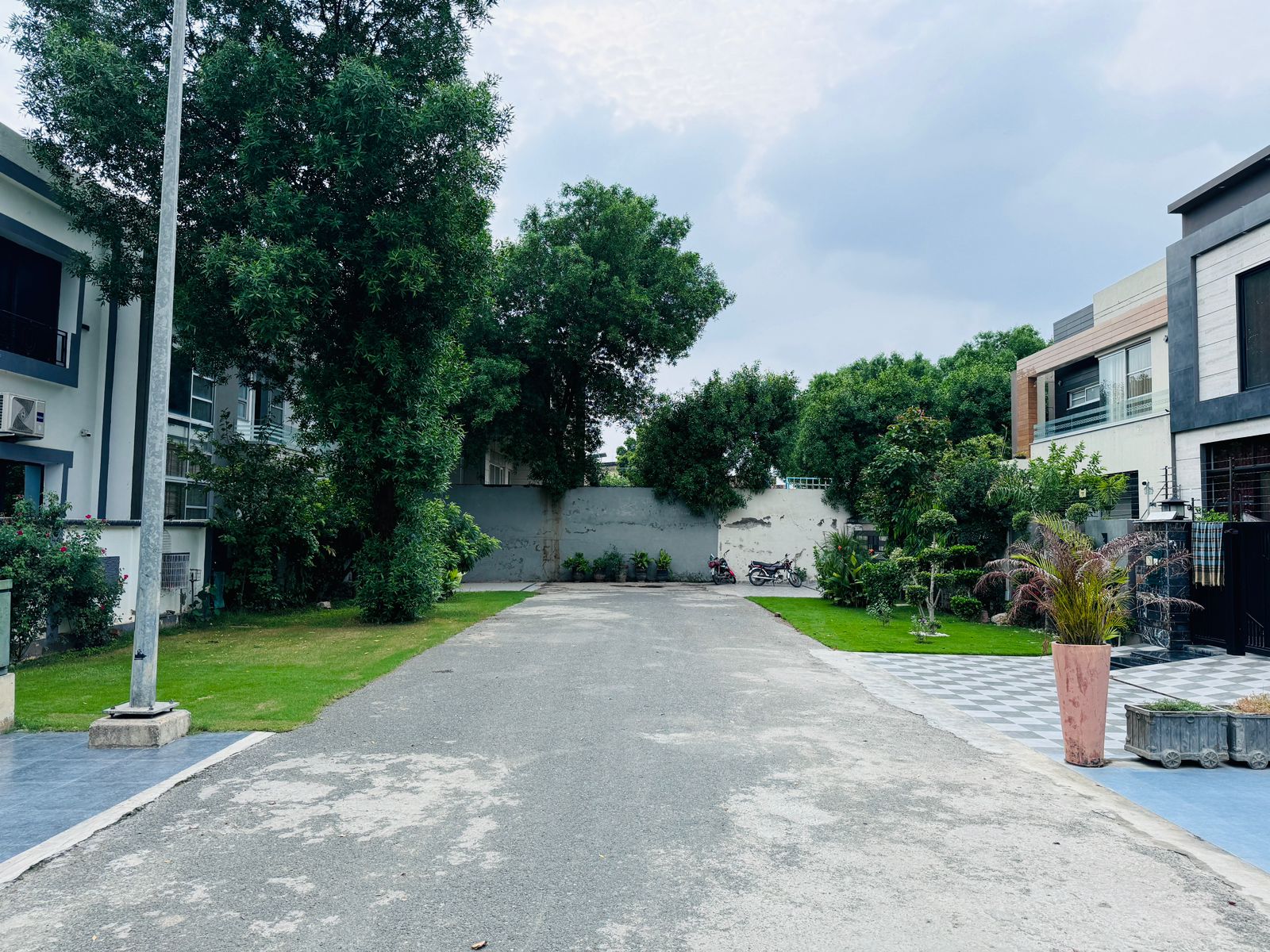 7.5 Marla Slightly Used Fully Furnished House for Sale in D Block, DHA Phase 6 Lahore