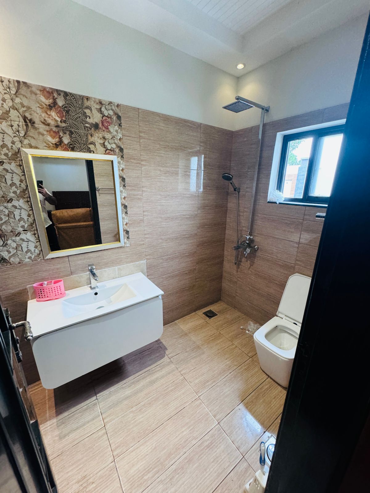 7.5 Marla Slightly Used Fully Furnished House for Sale in D Block, DHA Phase 6 Lahore