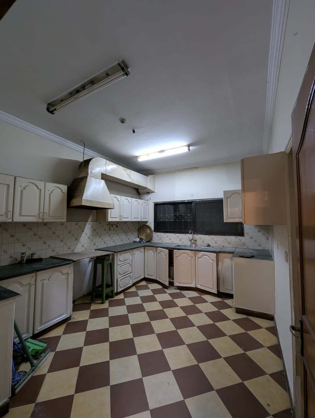 2 Kanal House for Sale on Arif Jan Road, Lahore Cantt
